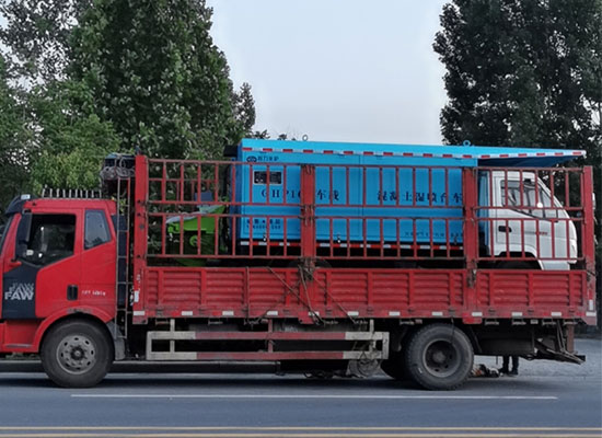 雄安車(chē)載混凝土濕噴臺(tái)車(chē)、空壓機(jī)發(fā)貨現(xiàn)場(chǎng)